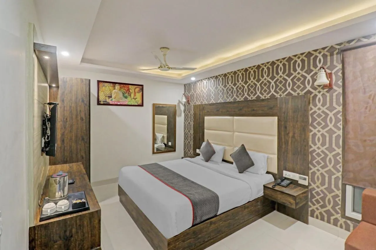 Hotel Nirvana Near Delhi Airport New Delhi 4*,