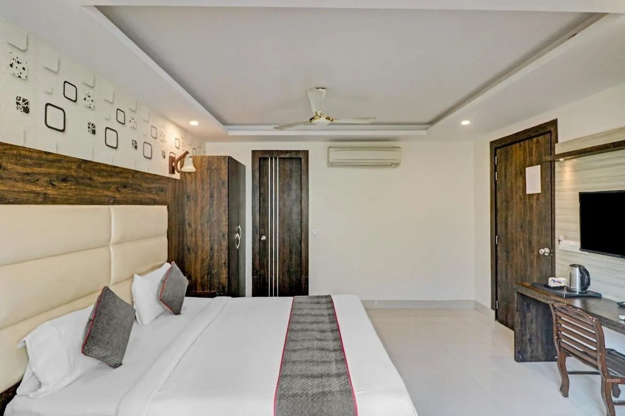 Hotel Nirvana Near Delhi Airport New Delhi 4*,