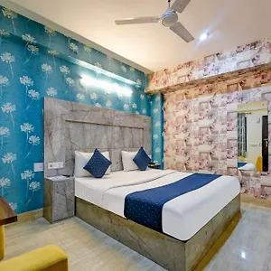 3* Bed & Breakfast Majestic Park At Airport